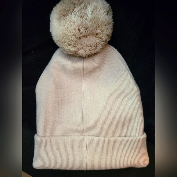 TNA winter hat / toque with pom pom - Picture 5 of 9
